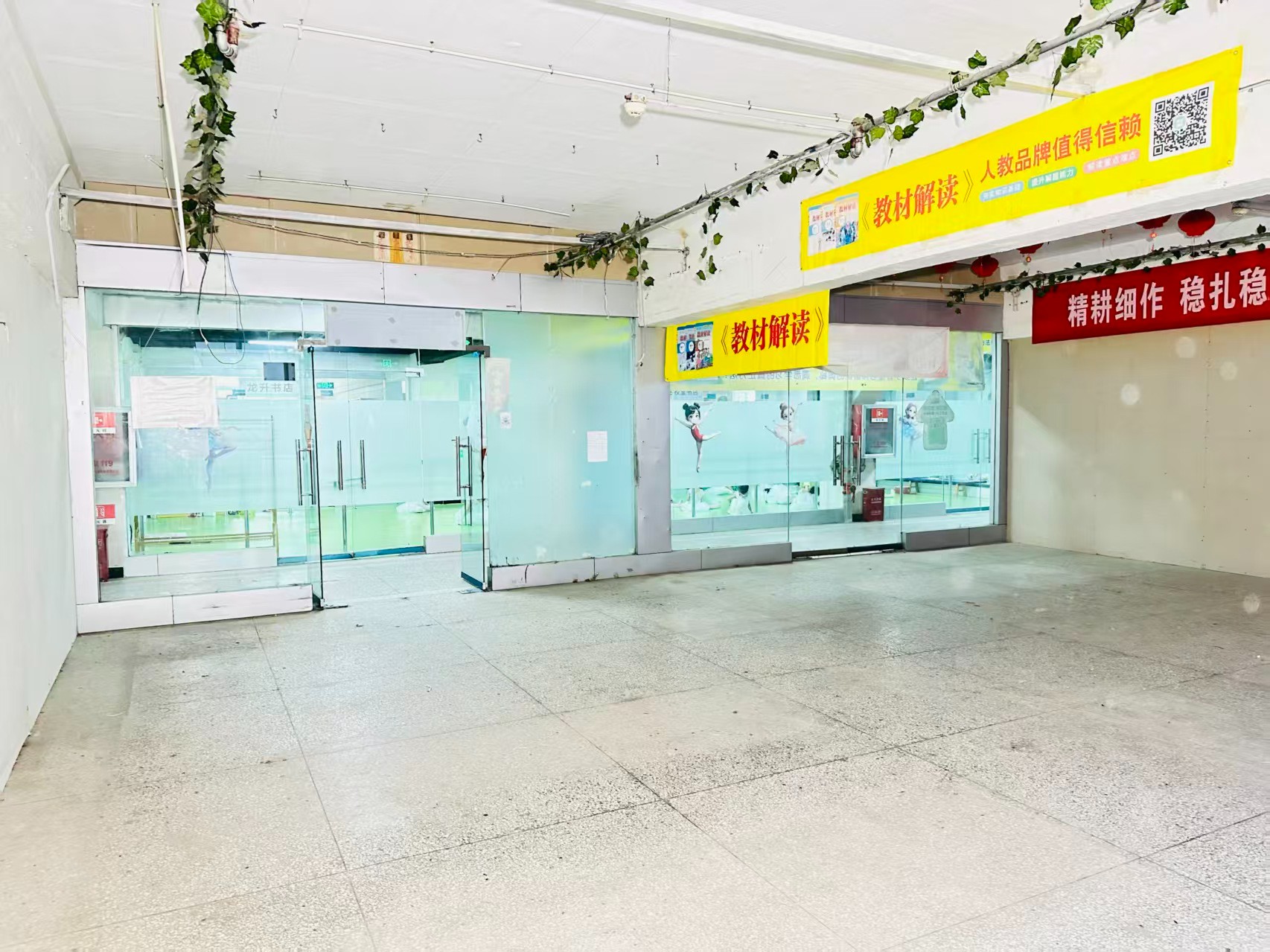 同乐寨北街提供写字楼、商铺、展示空间、直播间等多种面积选择，满足企业办公、研发、展示、运营等多元需求。